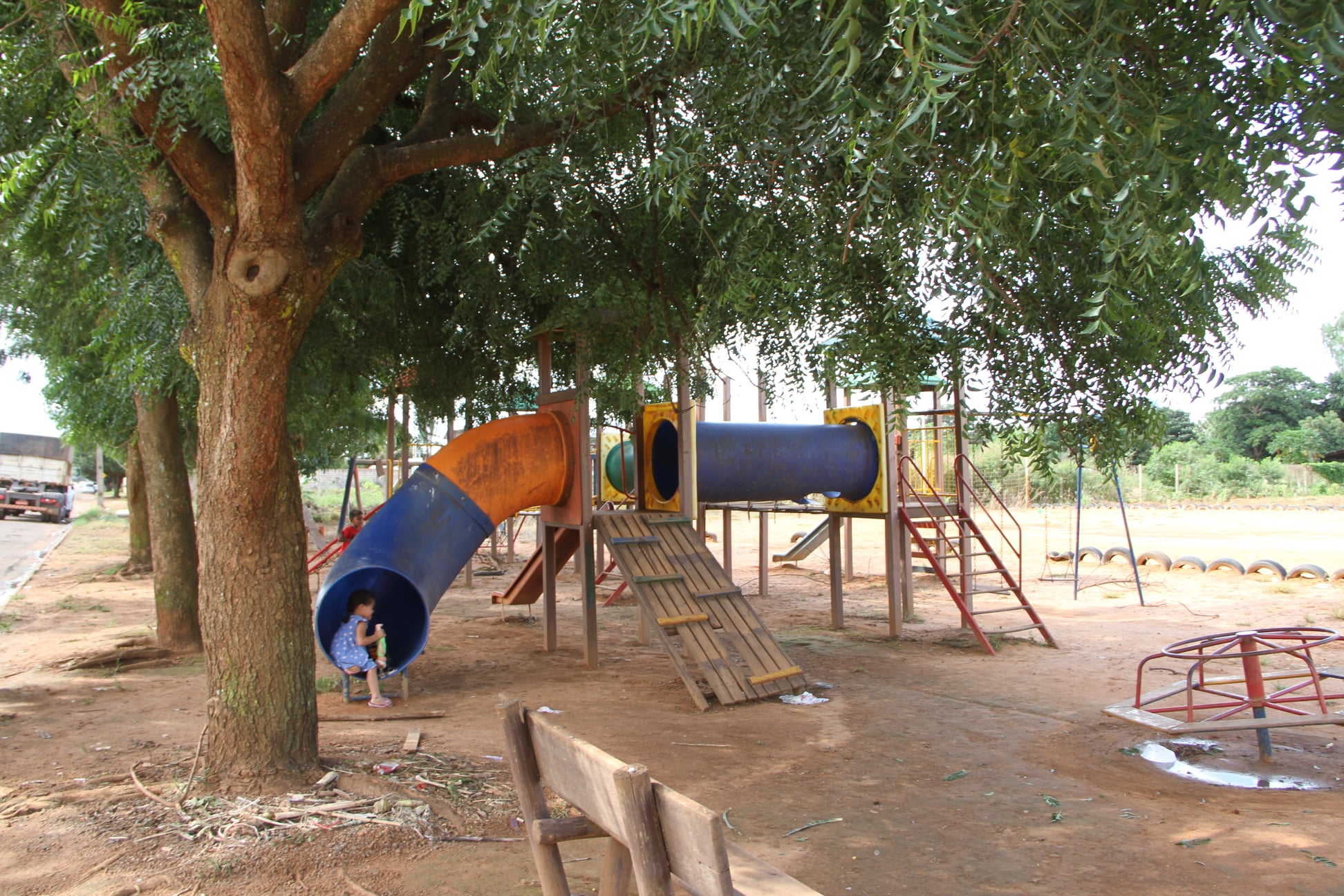 Itamar sugestiona manutenção em parque infantil de praça do Boa Esperança