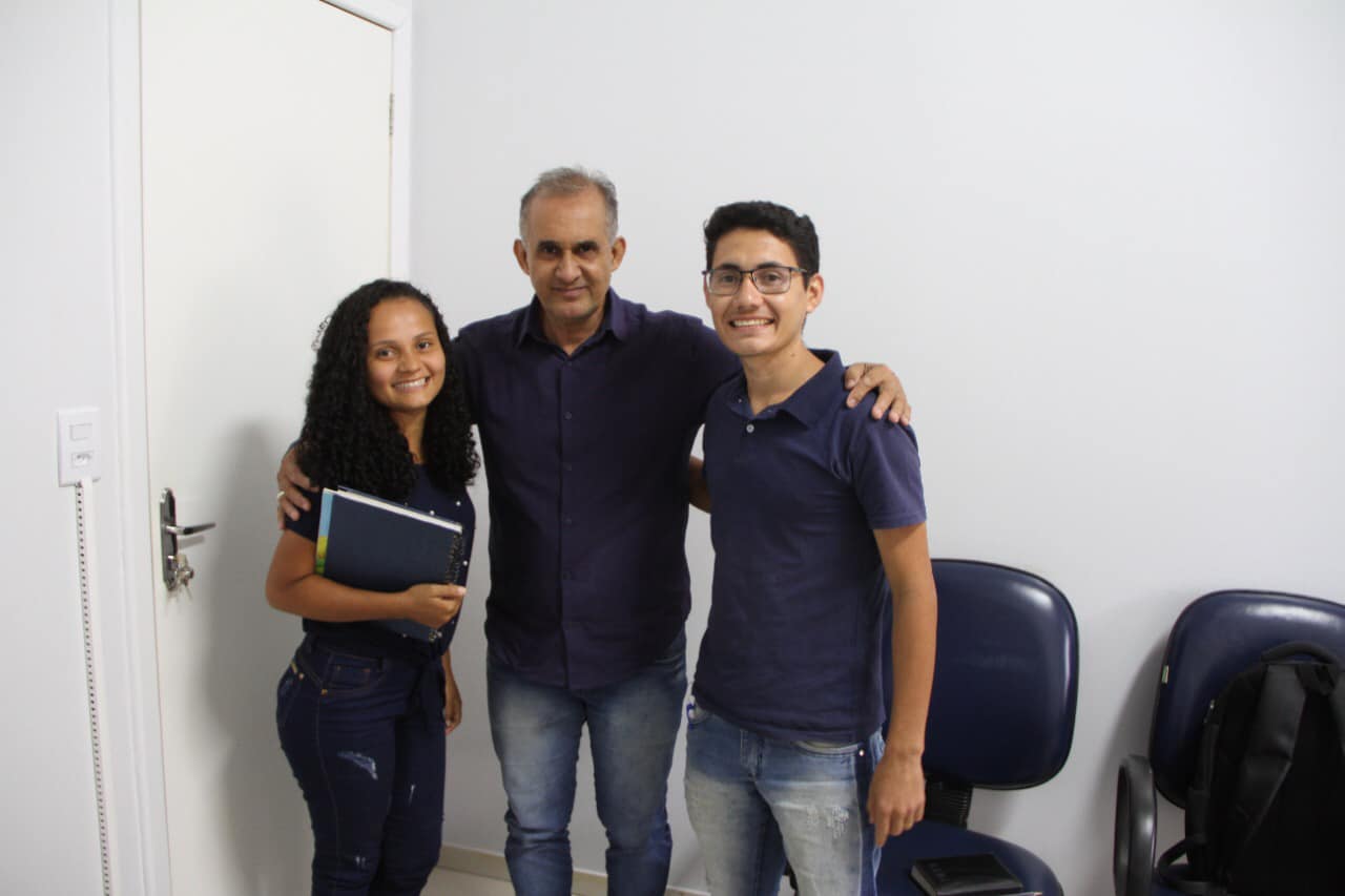 Vereador recebe estudantes de São Paulo que buscam conhecer o trabalho do Legislativo Camponovense