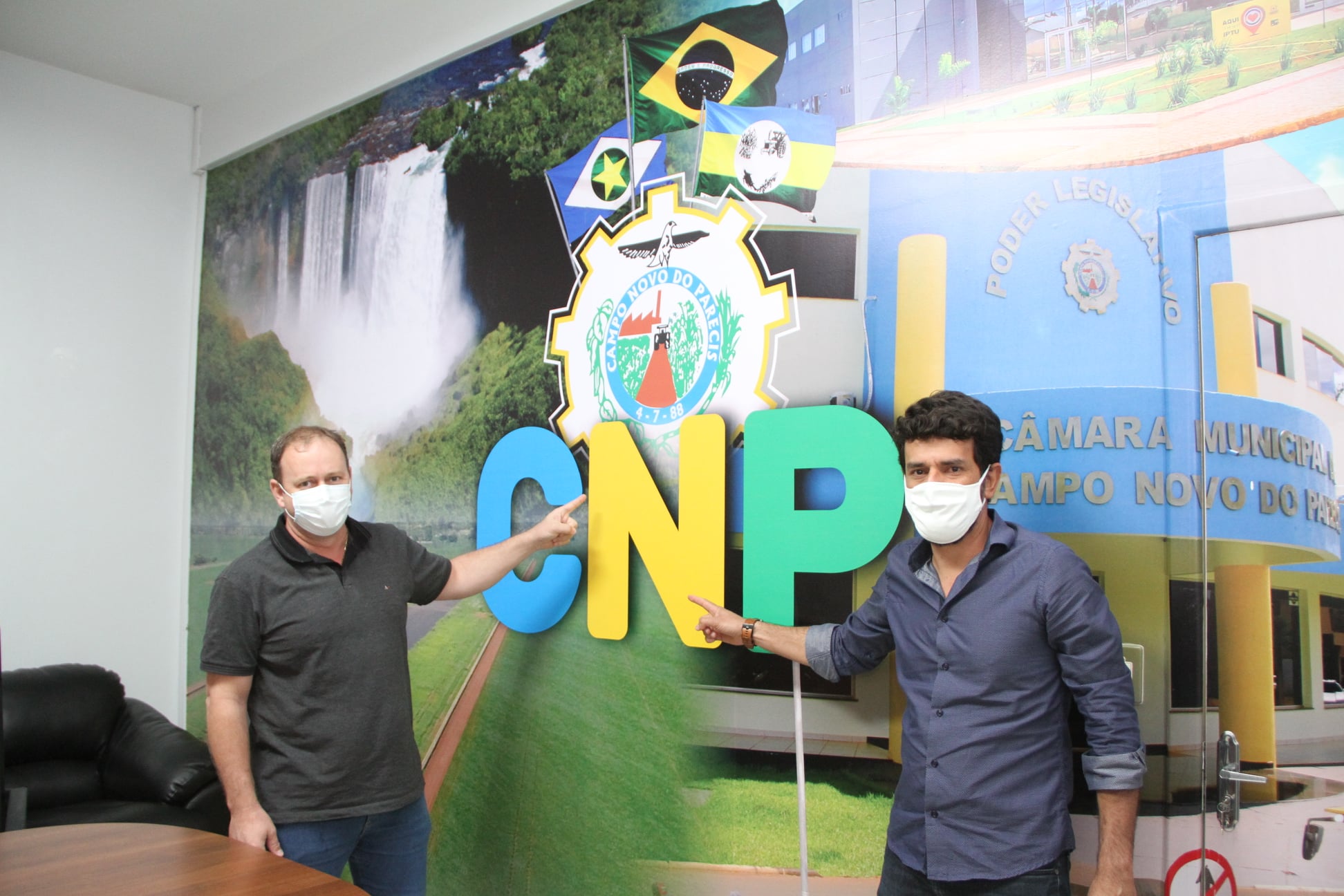 Presidente do Legislativo recebe visita de vereador Davi Oliveira de Tangará da Serra