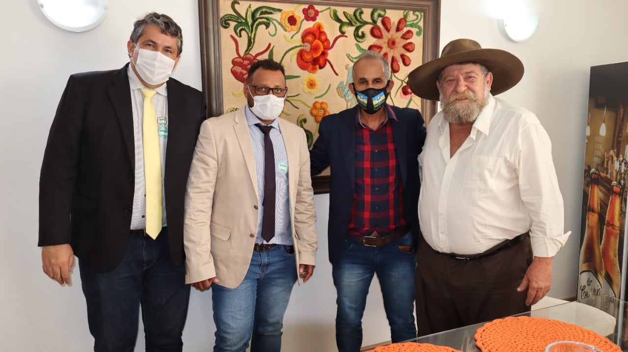 Vereadores se reúnem com deputado Nelson Barbudo para viabilizar recursos ao município