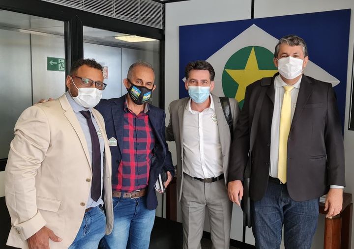 Vereadores e prefeito reivindicam recursos para a saúde com o senador Wellington Fagundes
