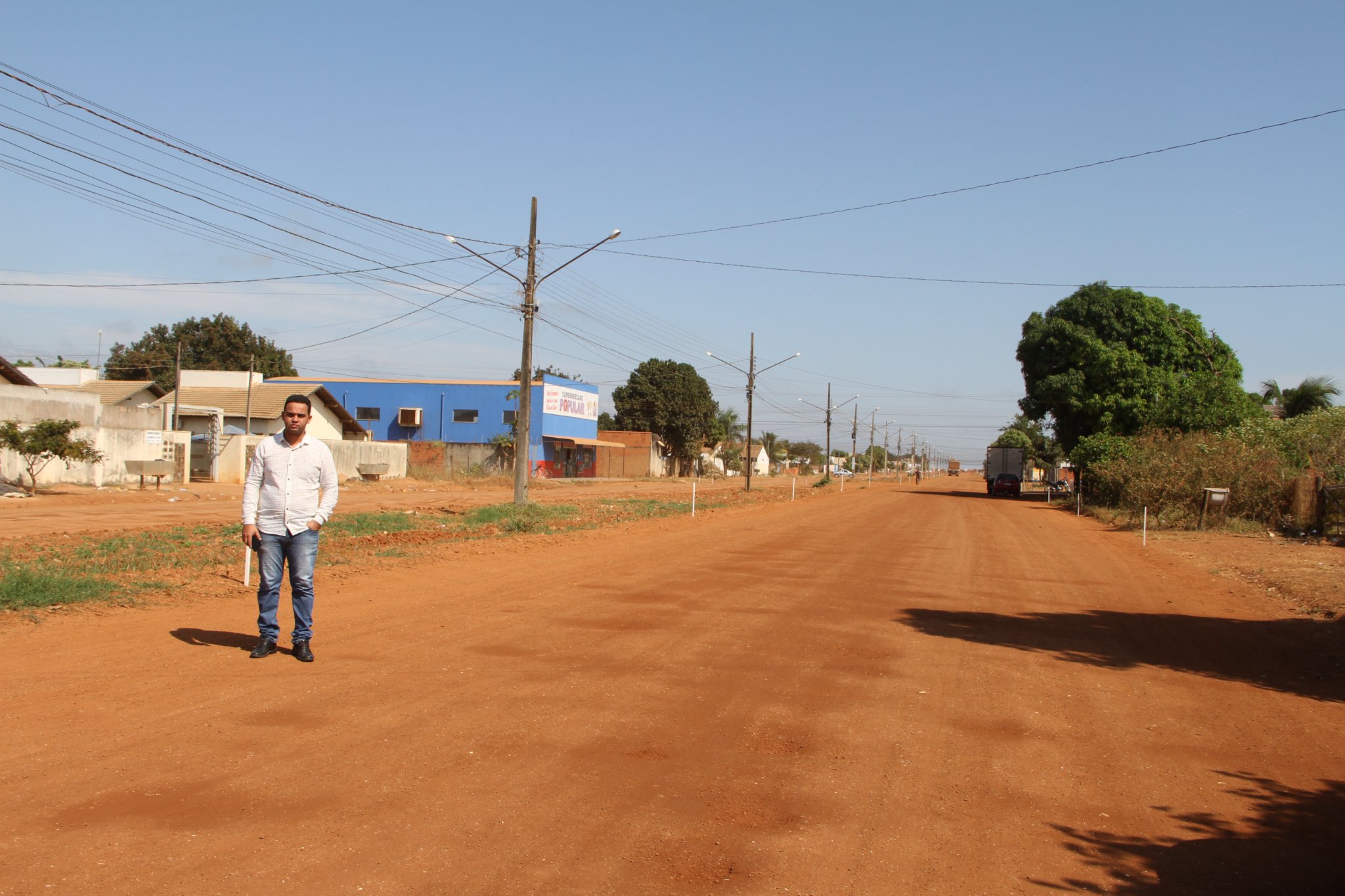 Willian Freitas acompanha obras de pavimentação do Jardim das Palmeiras